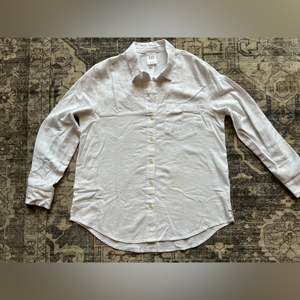 Gap ‘The Easy Shirt’ White Button Down Long‎ Sleeve Shirt Women’s Size Medium